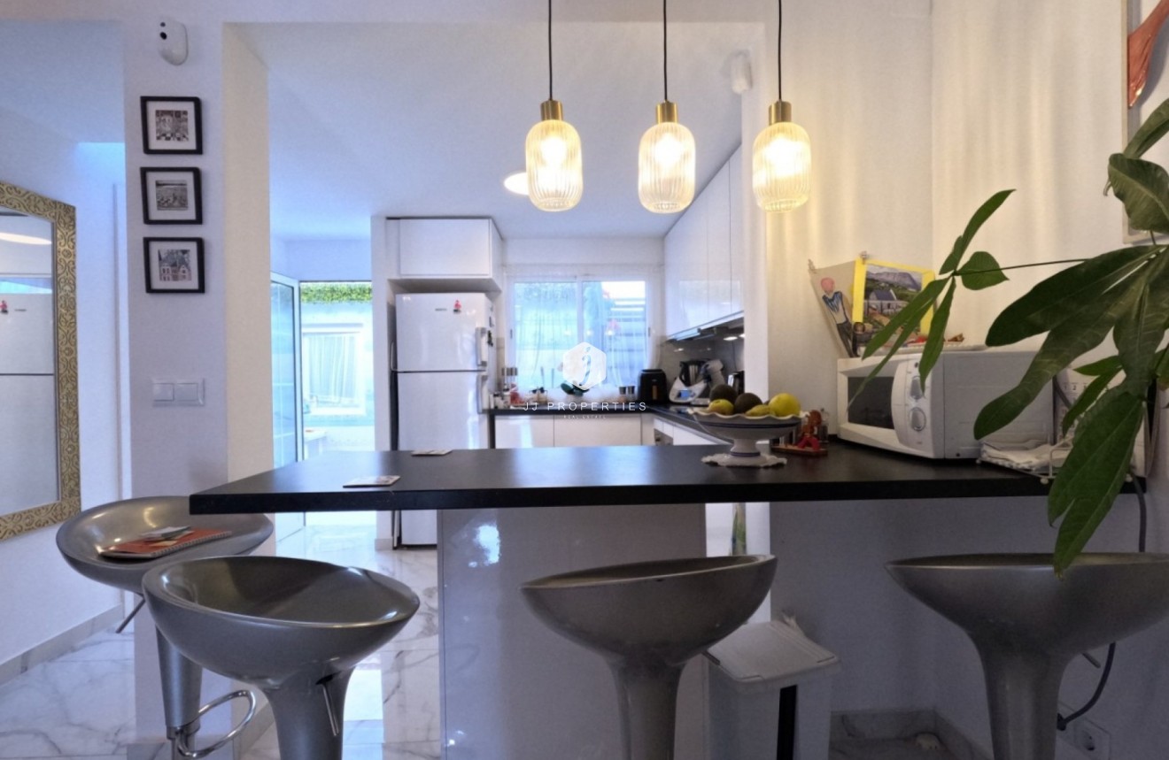 Z drugiej ręki - Szalet -
Torrevieja - Costa Blanca