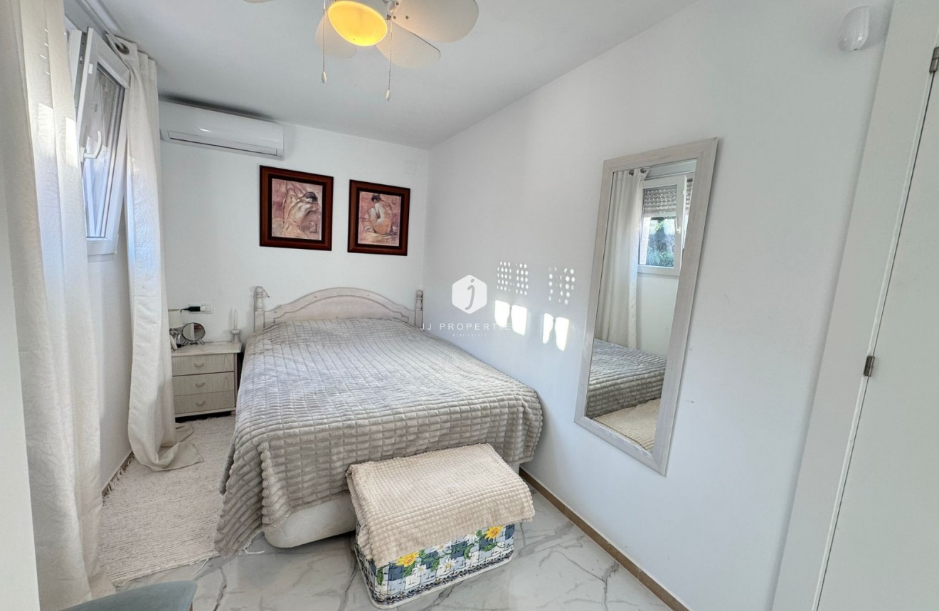 Z drugiej ręki - Szalet -
Torrevieja - Costa Blanca