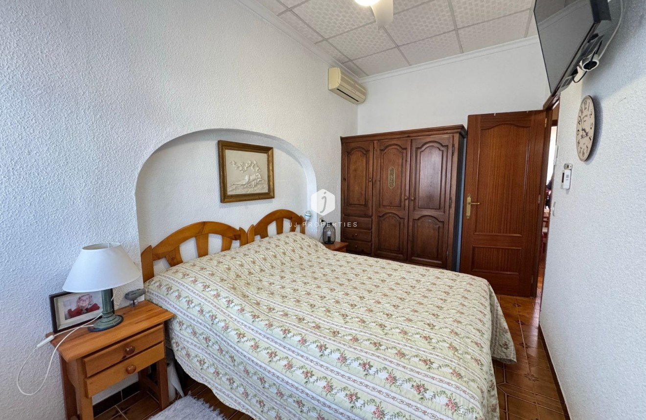 Z drugiej ręki - Szalet -
Torrevieja - Costa Blanca