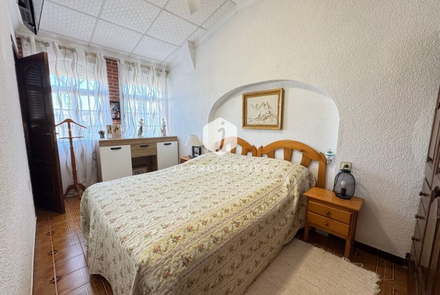 Z drugiej ręki - Szalet -
Torrevieja - Costa Blanca