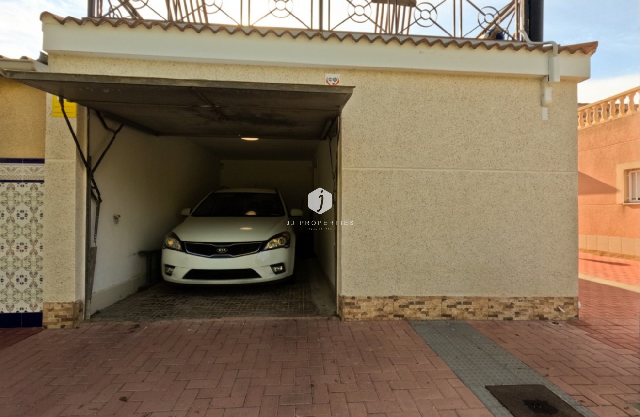 Z drugiej ręki - Szalet -
Torrevieja - Costa Blanca