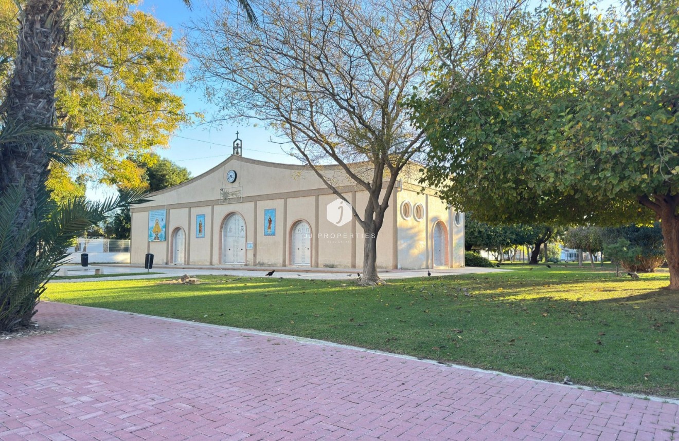 Z drugiej ręki - Szalet -
Torrevieja - Costa Blanca