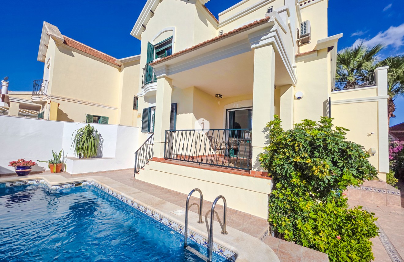 Z drugiej ręki - Villa -
Los Dolses - Inland