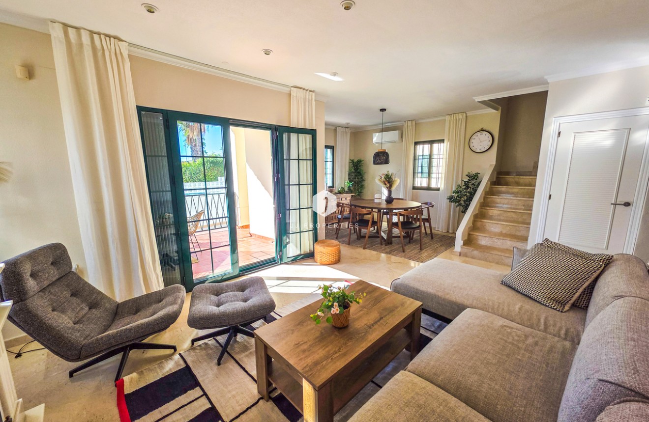 Z drugiej ręki - Villa -
Los Dolses - Inland