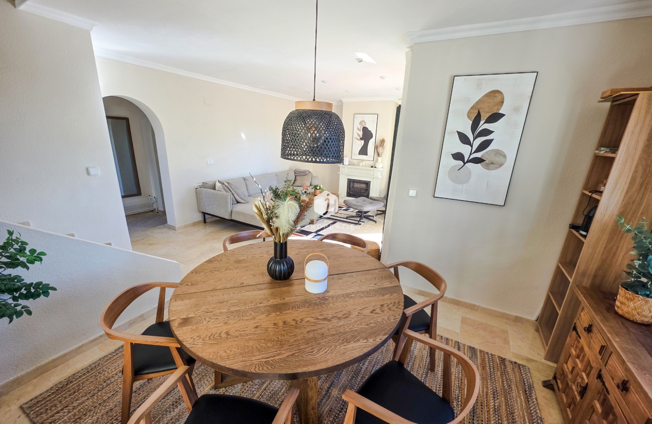 Z drugiej ręki - Villa -
Los Dolses - Inland