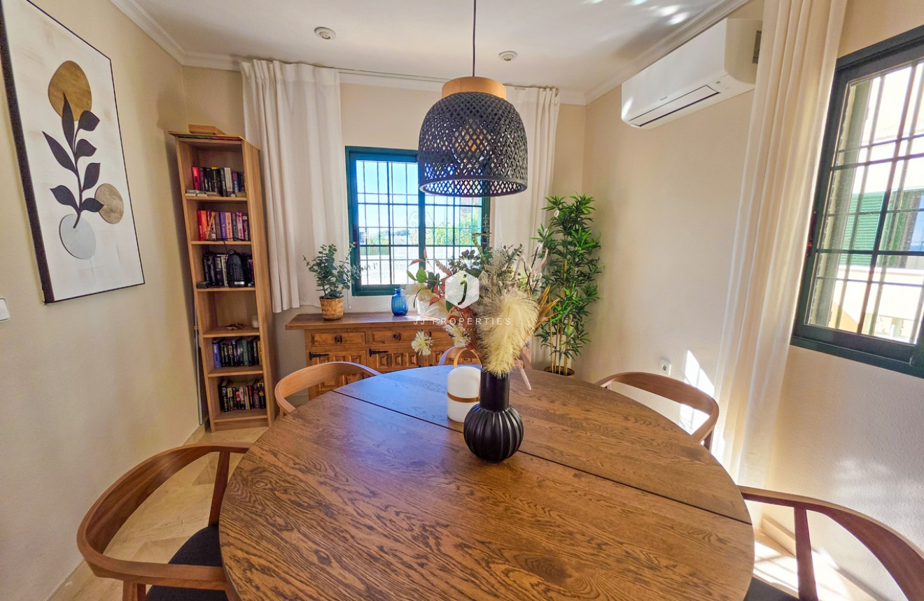 Z drugiej ręki - Villa -
Los Dolses - Inland