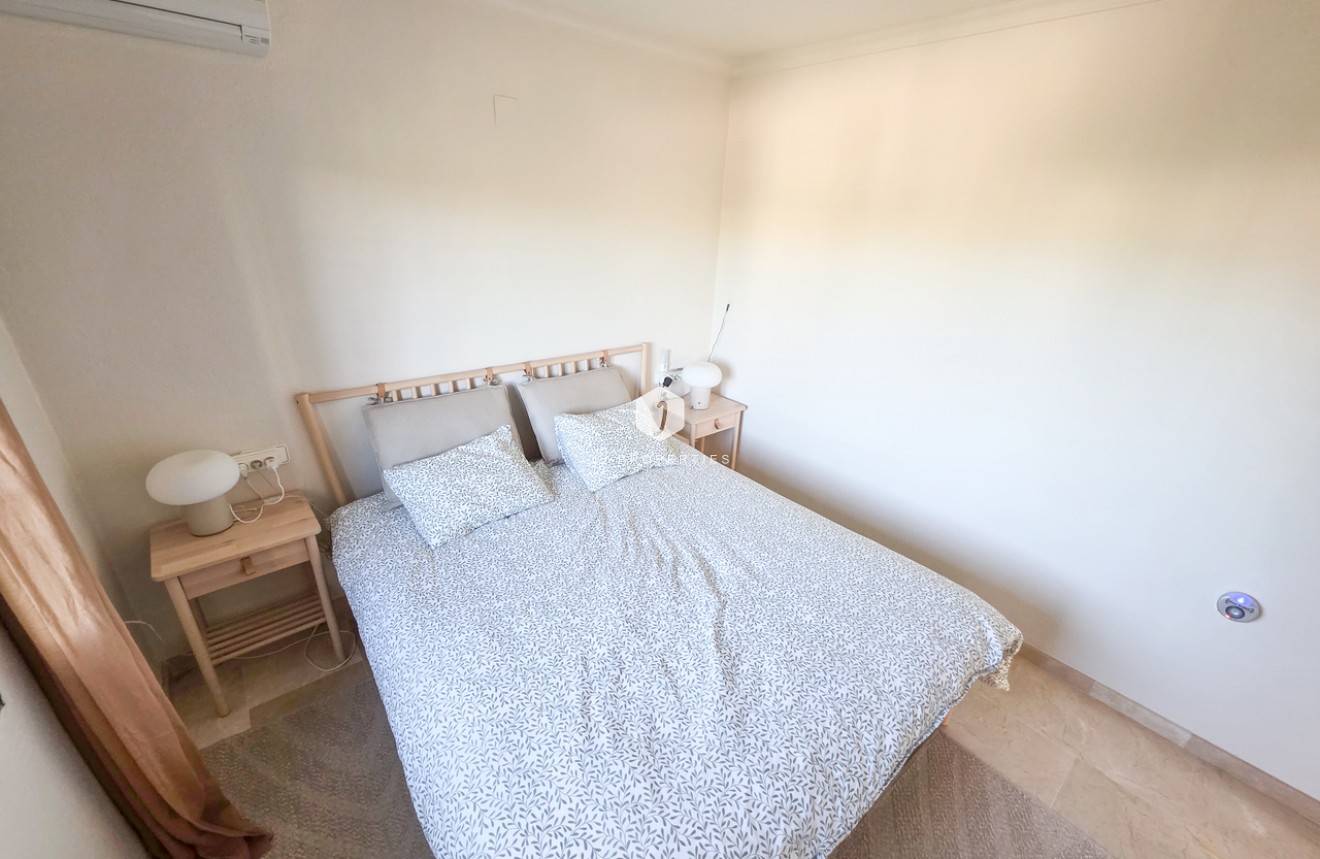 Z drugiej ręki - Villa -
Los Dolses - Inland