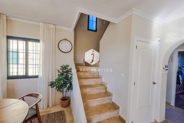 Z drugiej ręki - Villa -
Los Dolses - Inland