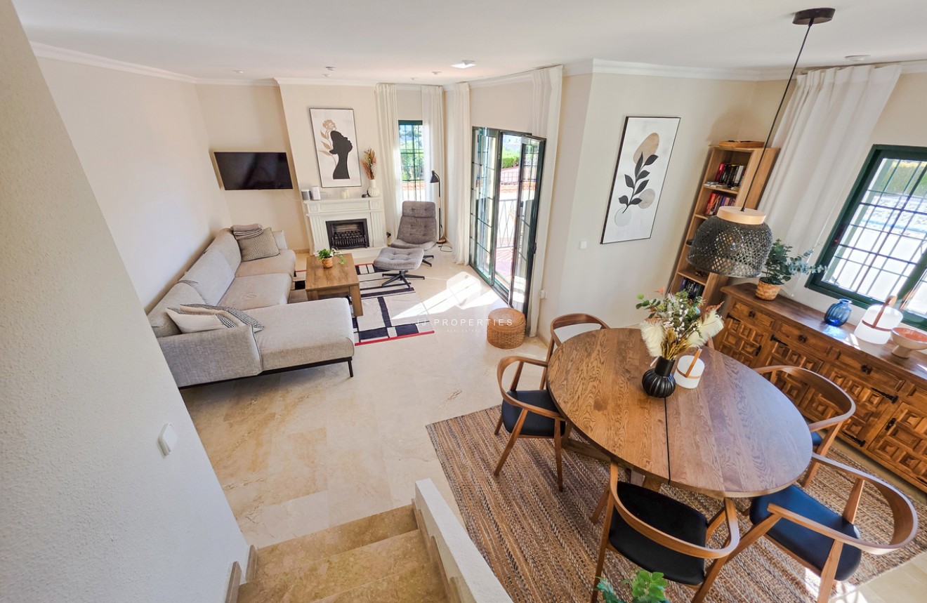 Z drugiej ręki - Villa -
Los Dolses - Inland