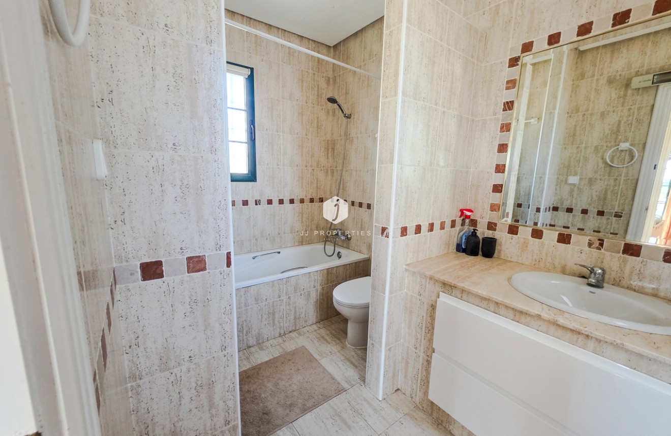 Z drugiej ręki - Villa -
Los Dolses - Inland