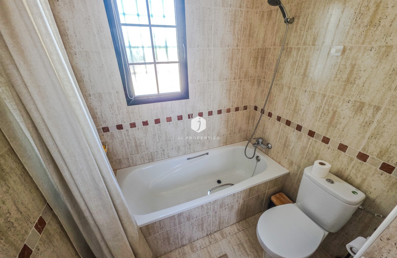 Z drugiej ręki - Villa -
Los Dolses - Inland