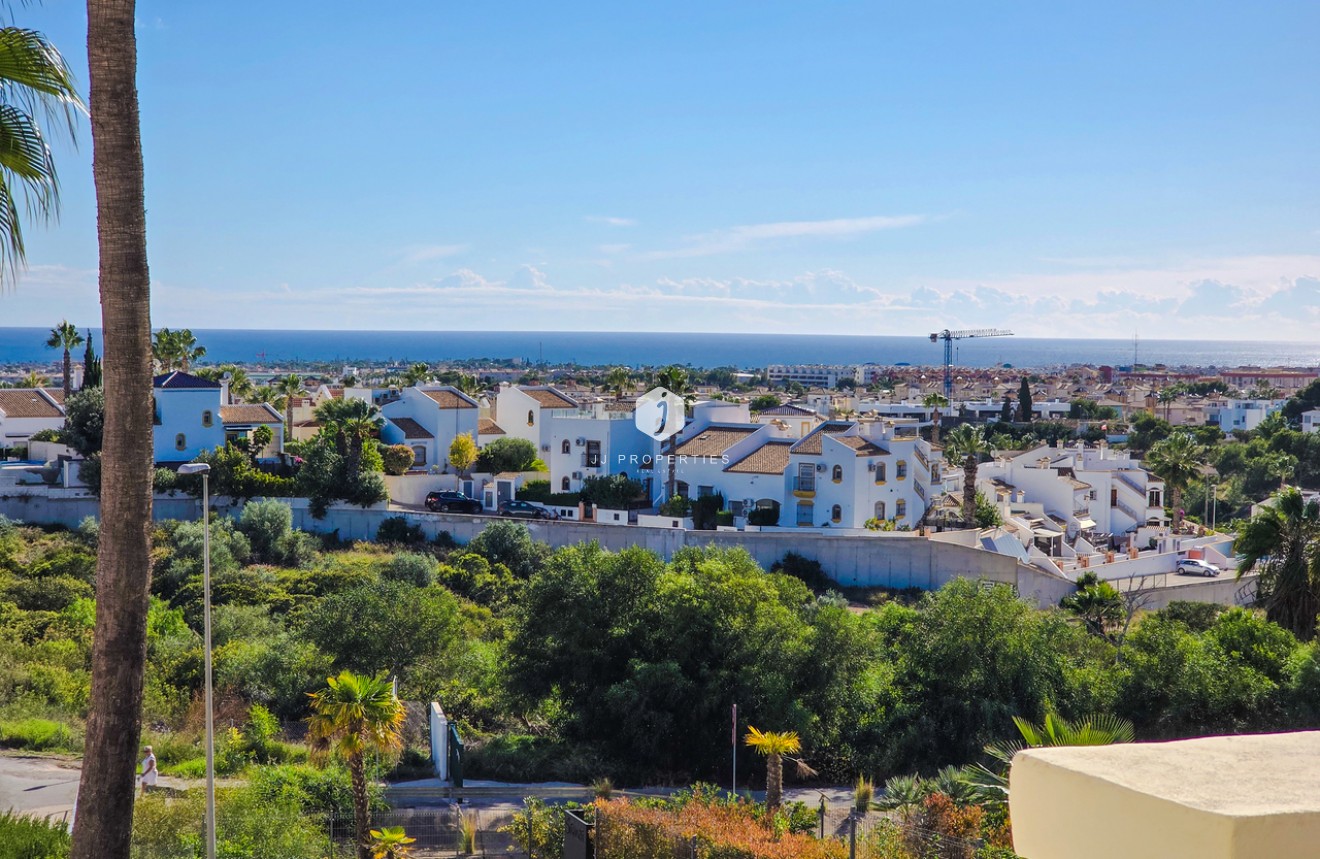 Z drugiej ręki - Villa -
Los Dolses - Inland