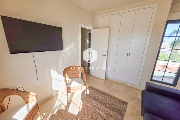 Z drugiej ręki - Villa -
Los Dolses - Inland