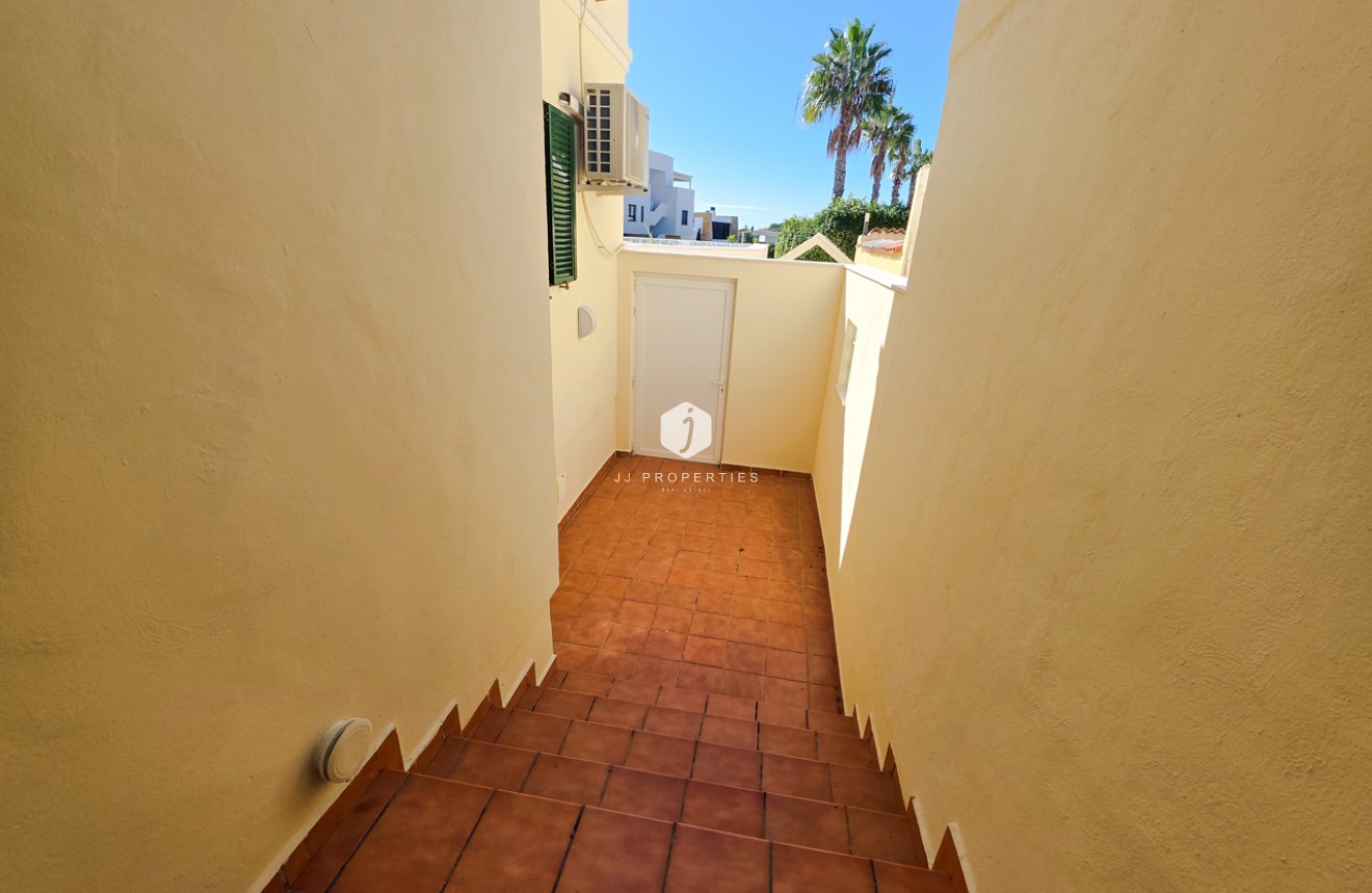 Z drugiej ręki - Villa -
Los Dolses - Inland