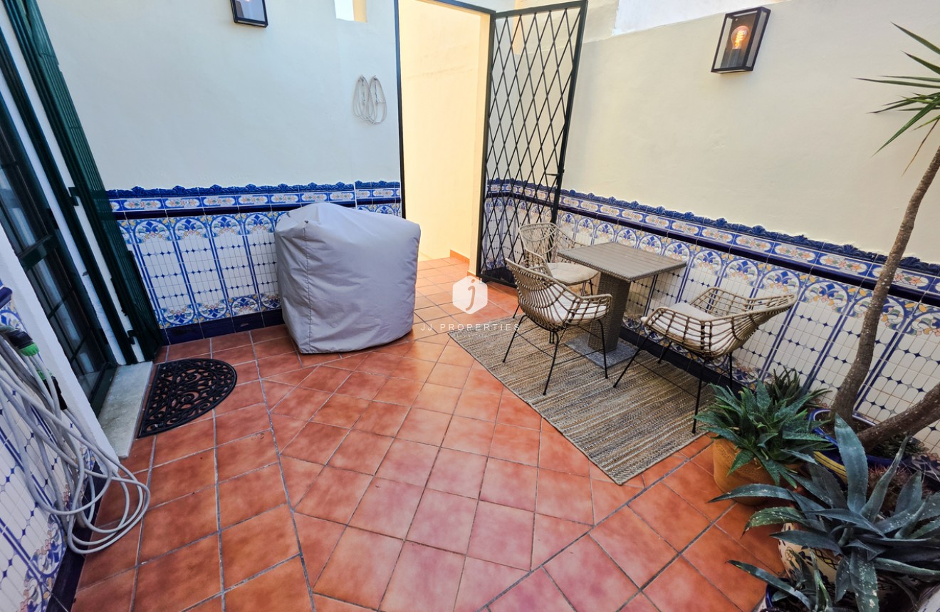 Z drugiej ręki - Villa -
Los Dolses - Inland