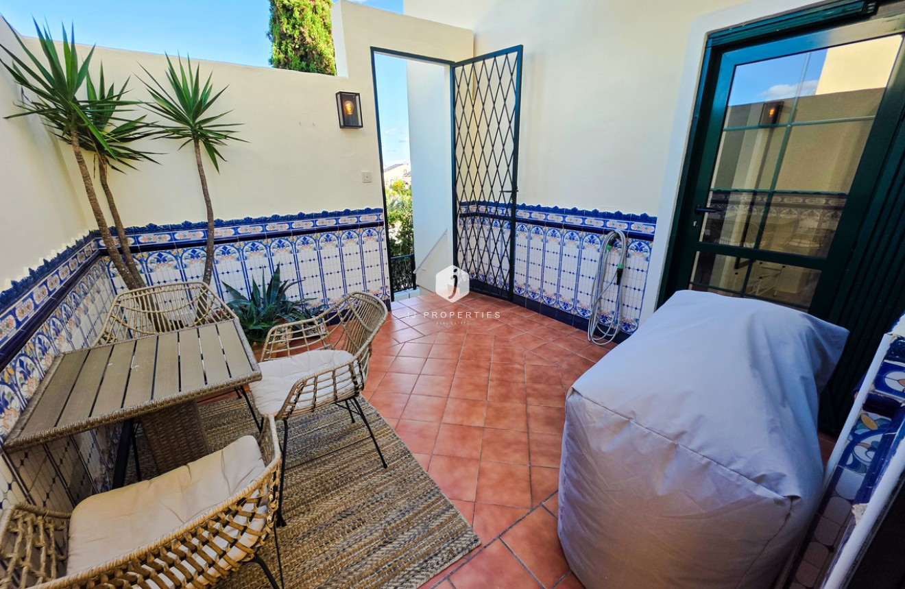 Z drugiej ręki - Villa -
Los Dolses - Inland