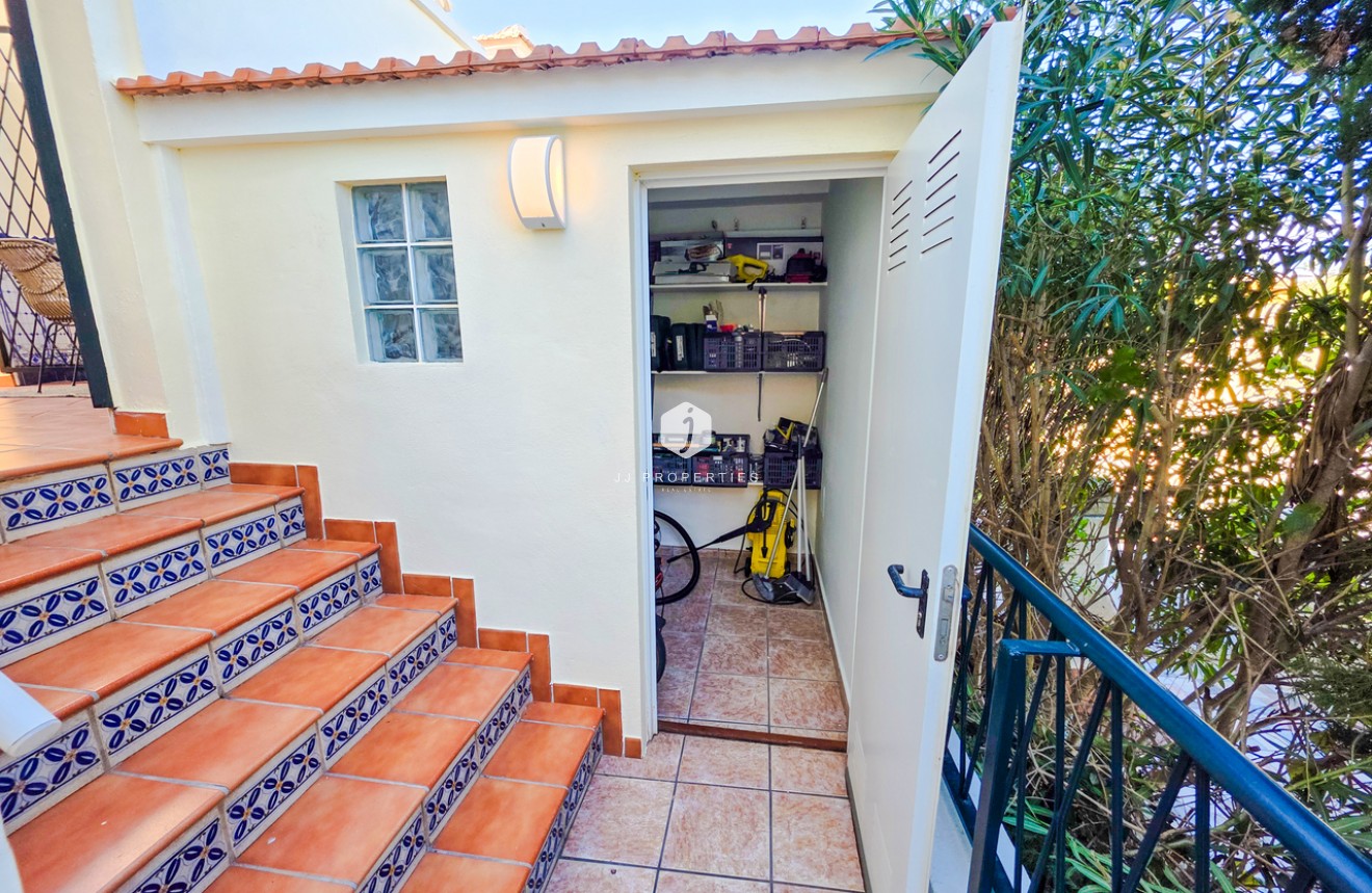 Z drugiej ręki - Villa -
Los Dolses - Inland