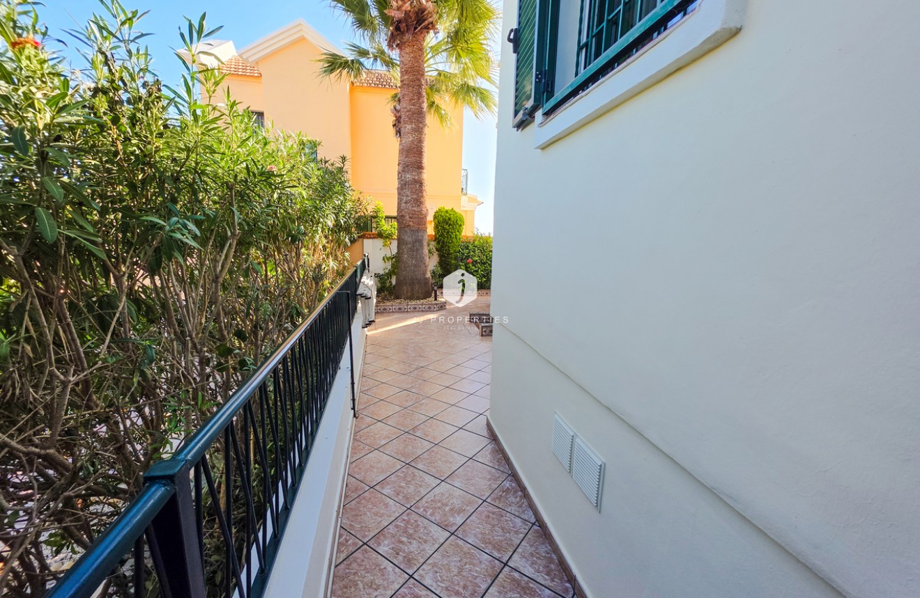 Z drugiej ręki - Villa -
Los Dolses - Inland