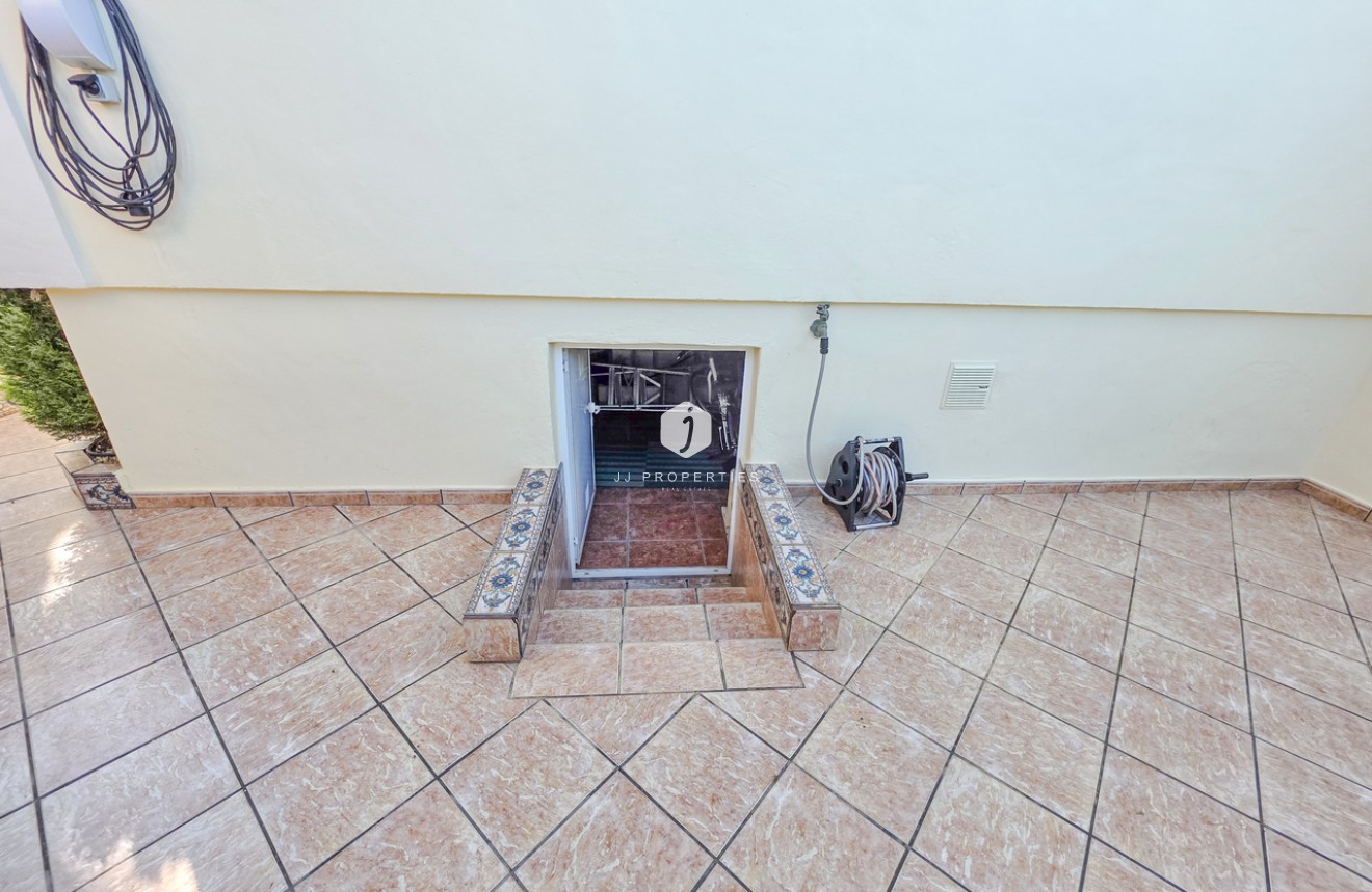 Z drugiej ręki - Villa -
Los Dolses - Inland