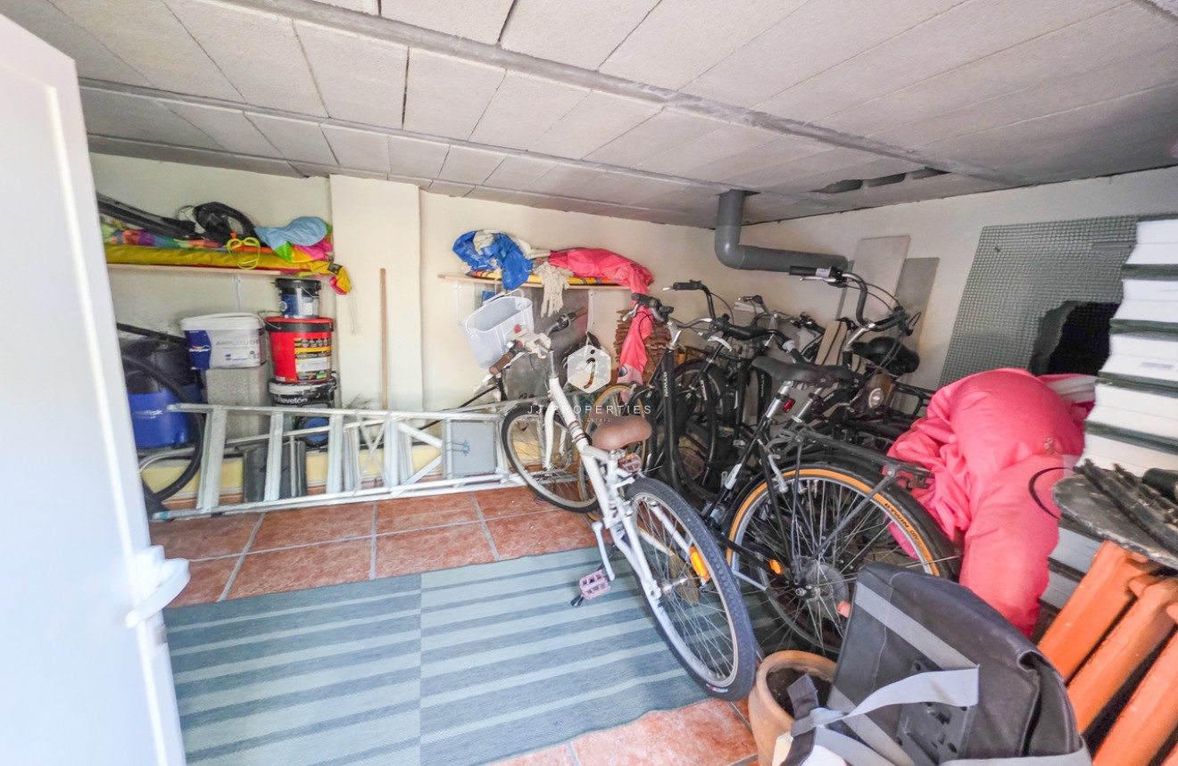 Z drugiej ręki - Villa -
Los Dolses - Inland