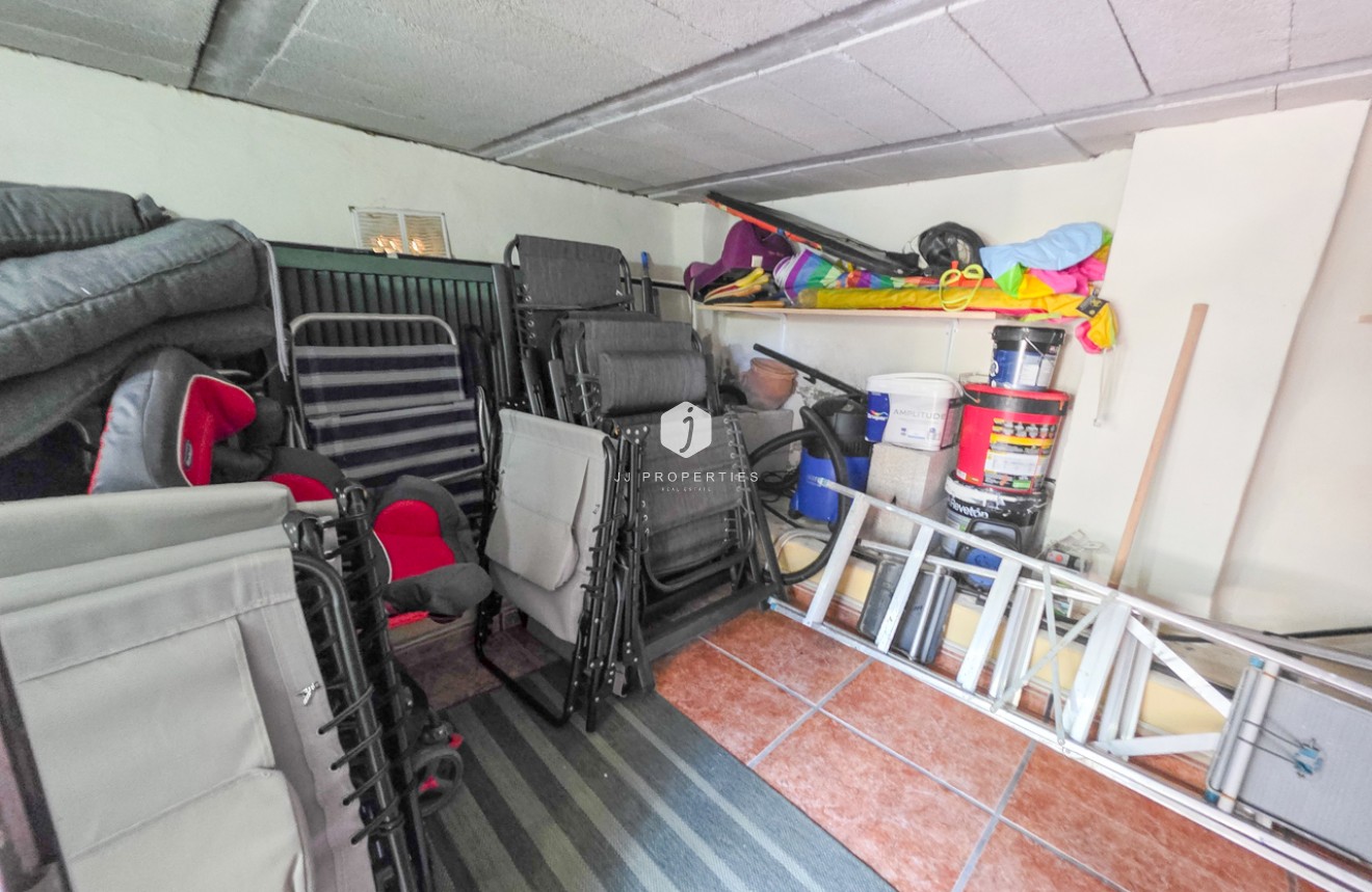 Z drugiej ręki - Villa -
Los Dolses - Inland