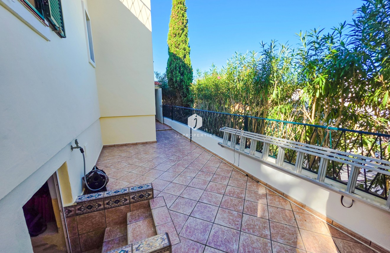 Z drugiej ręki - Villa -
Los Dolses - Inland