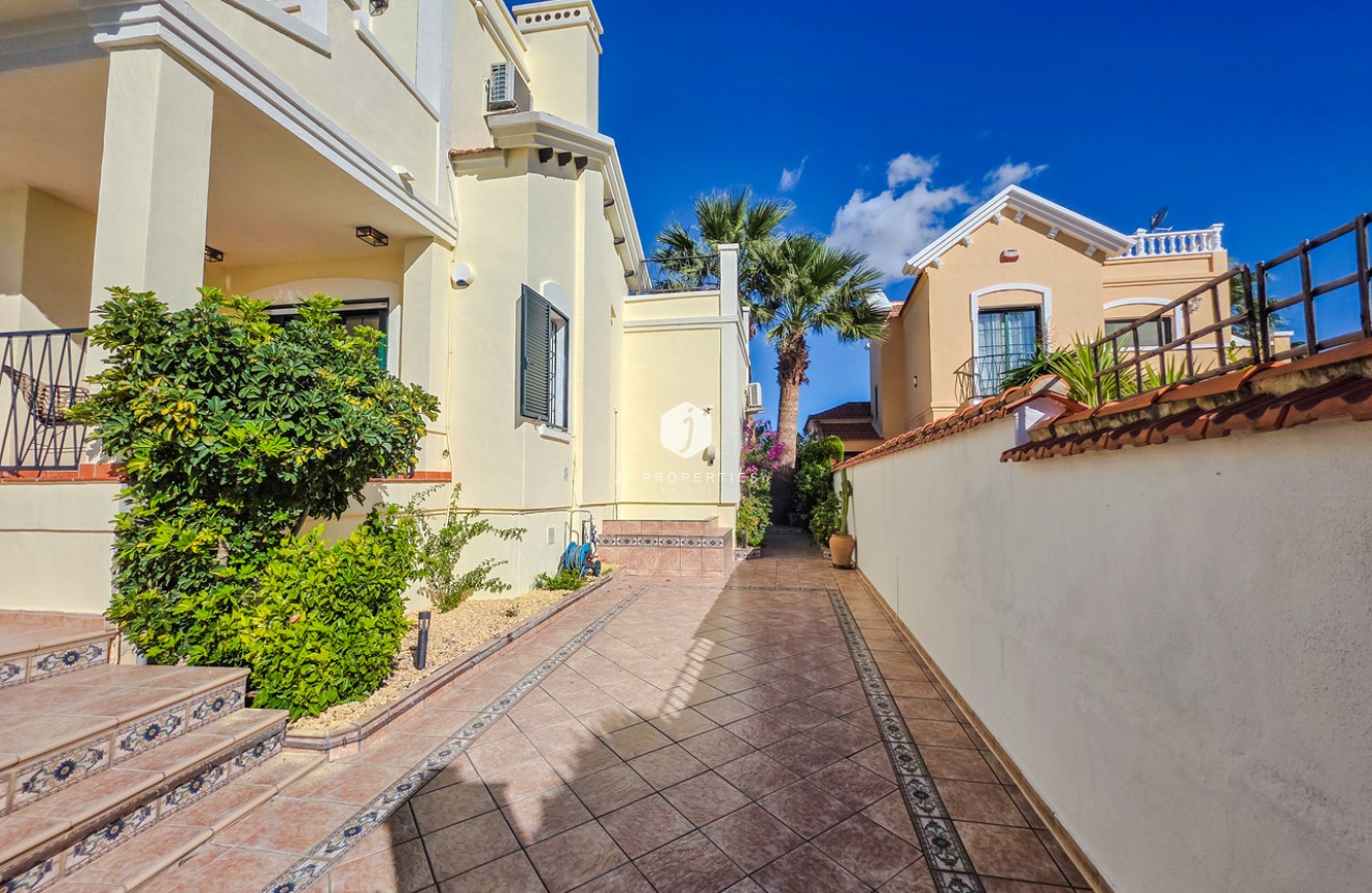 Z drugiej ręki - Villa -
Los Dolses - Inland