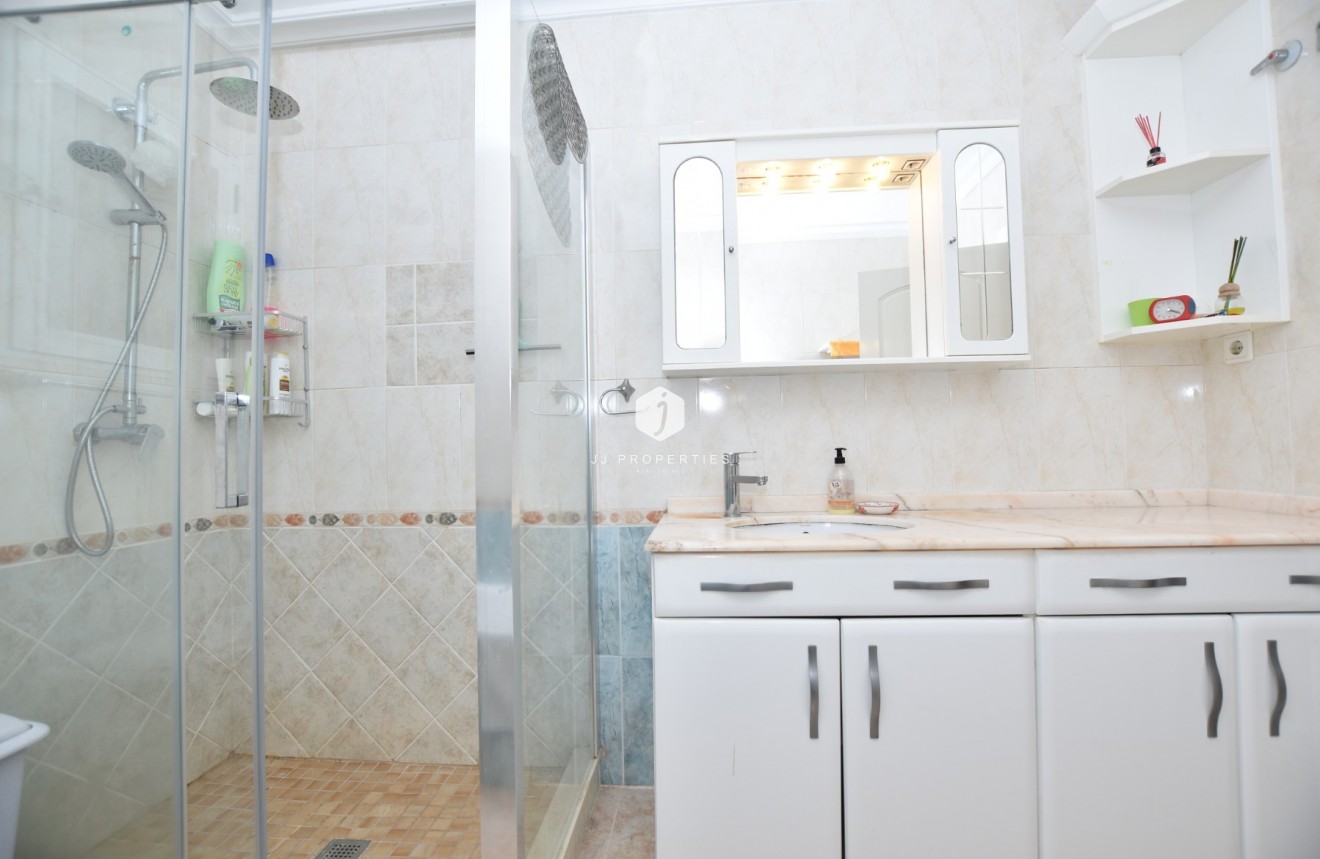 Z drugiej ręki - Villa -
Algorfa - Inland