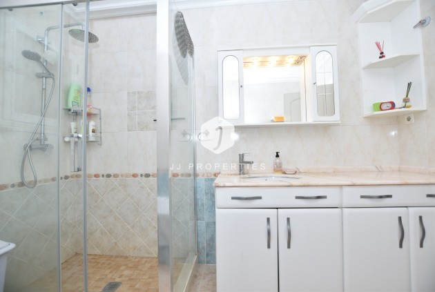 Z drugiej ręki - Villa -
Algorfa - Inland