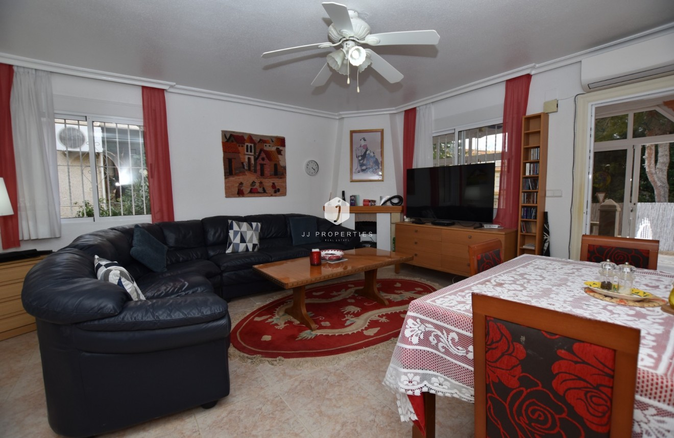 Z drugiej ręki - Villa -
Algorfa - Inland