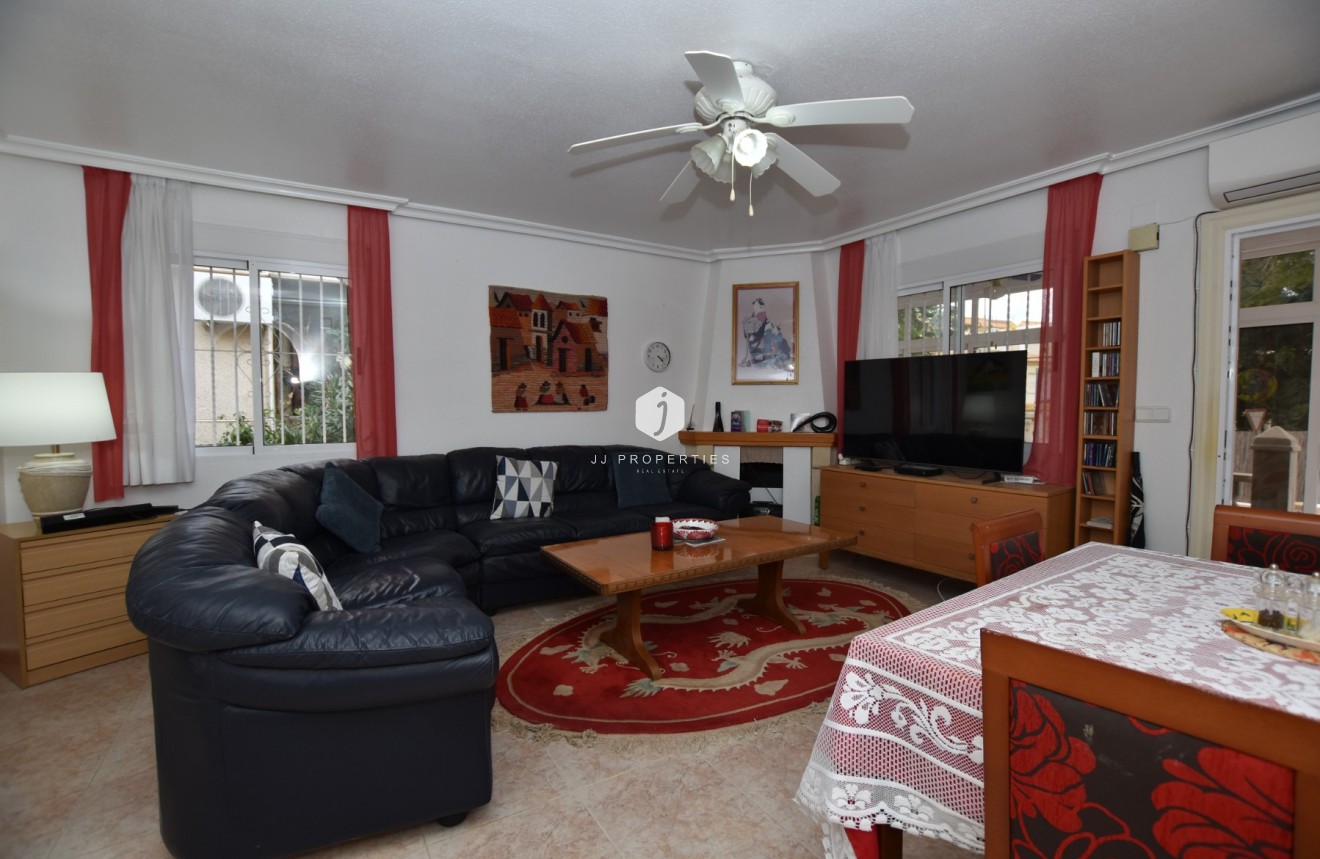 Z drugiej ręki - Villa -
Algorfa - Inland