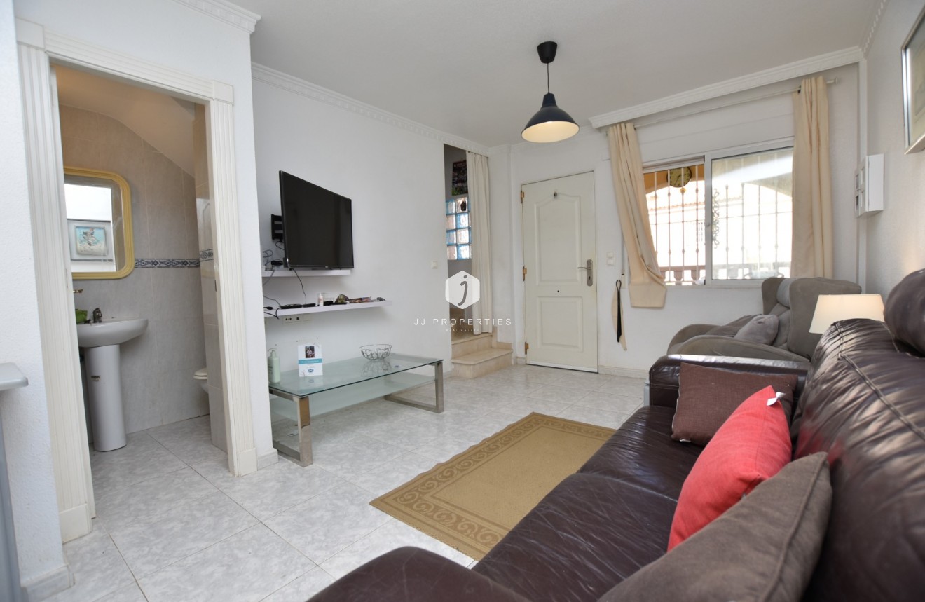 Z drugiej ręki - Szalet -
Algorfa - Inland