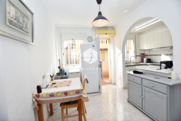 Z drugiej ręki - Szalet -
Algorfa - Inland