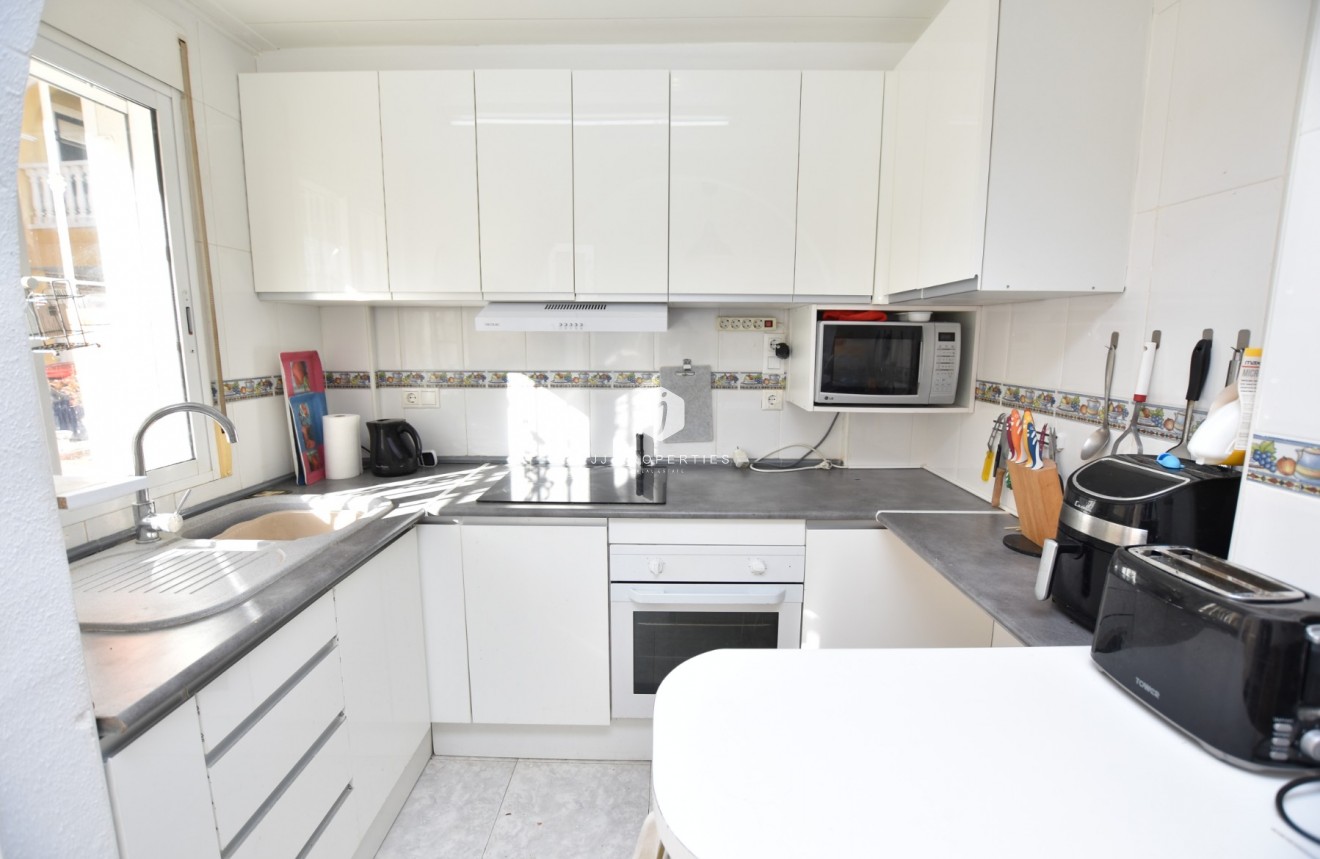 Z drugiej ręki - Szalet -
Algorfa - Inland