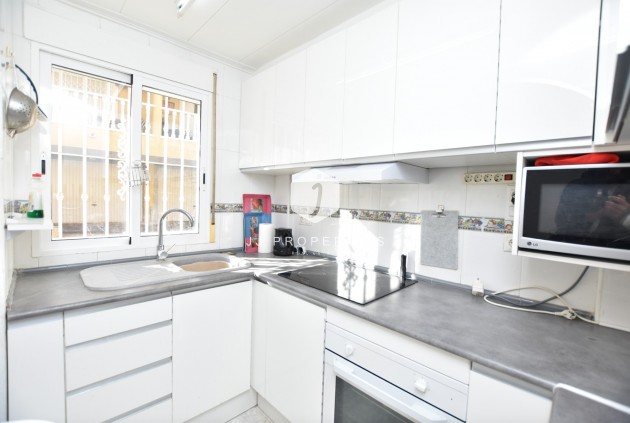 Z drugiej ręki - Szalet -
Algorfa - Inland