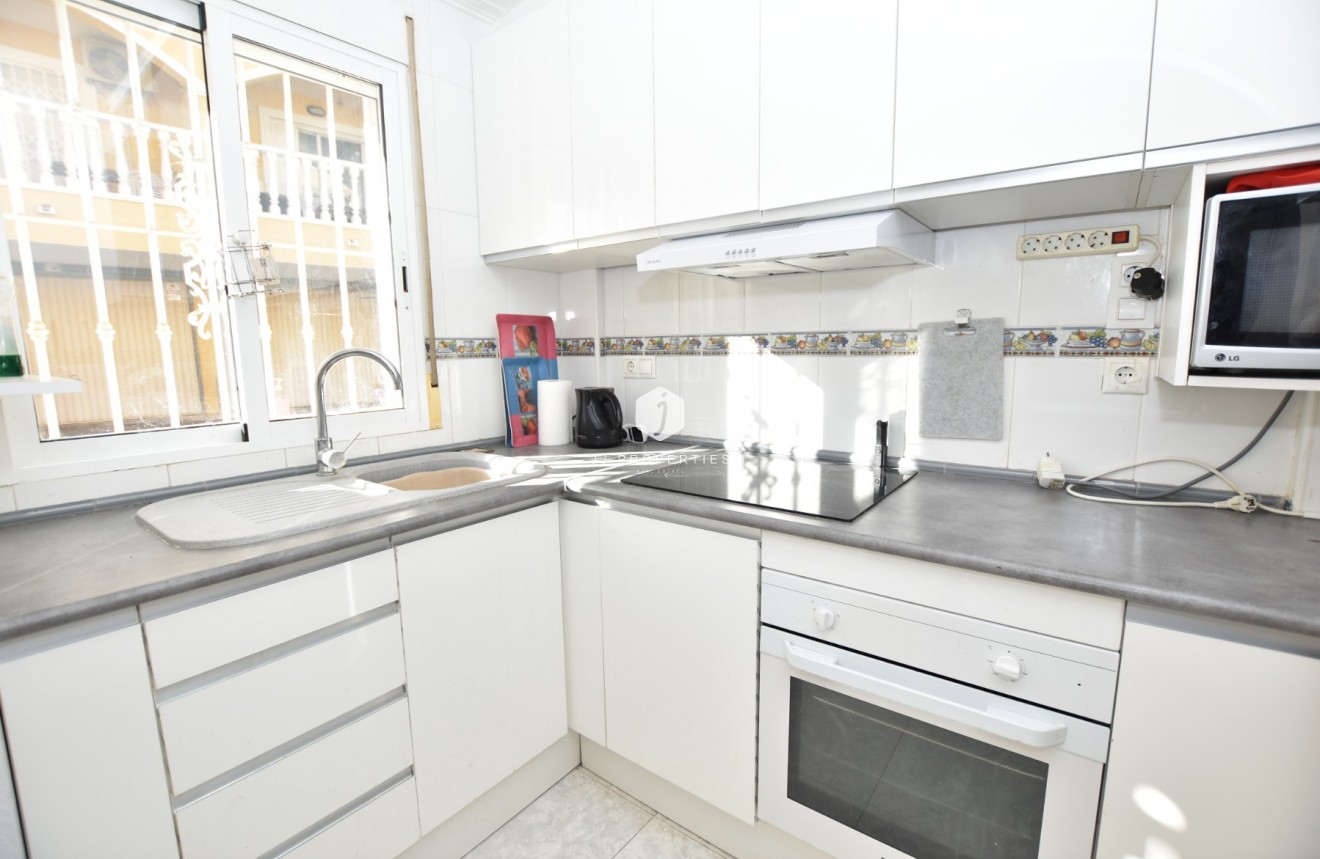 Z drugiej ręki - Szalet -
Algorfa - Inland