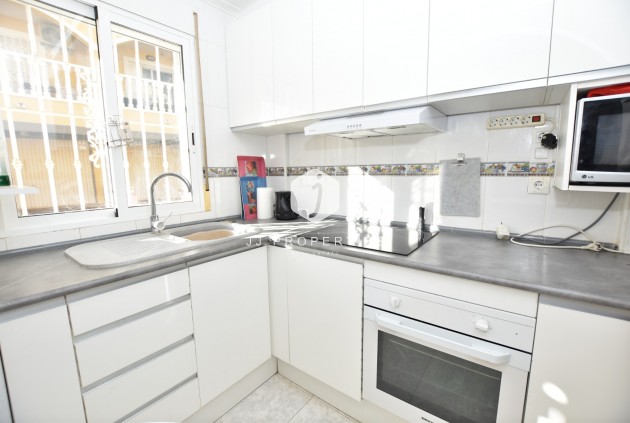 Z drugiej ręki - Szalet -
Algorfa - Inland