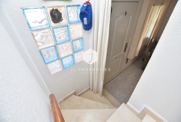 Z drugiej ręki - Szalet -
Algorfa - Inland