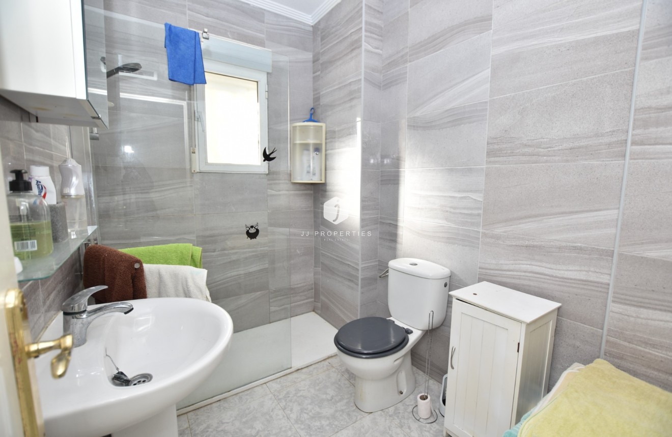 Z drugiej ręki - Szalet -
Algorfa - Inland