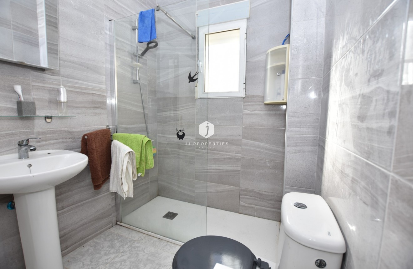 Z drugiej ręki - Szalet -
Algorfa - Inland