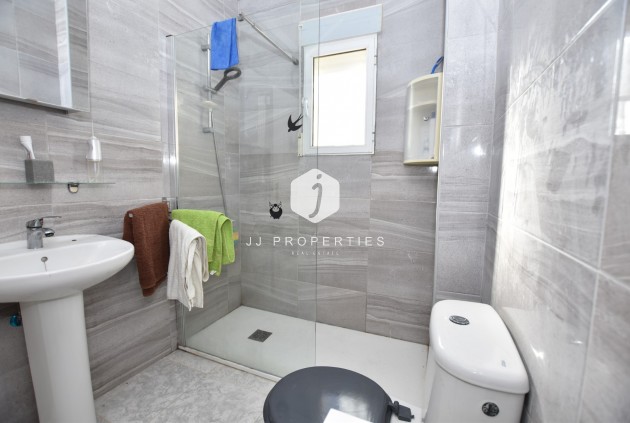 Z drugiej ręki - Szalet -
Algorfa - Inland