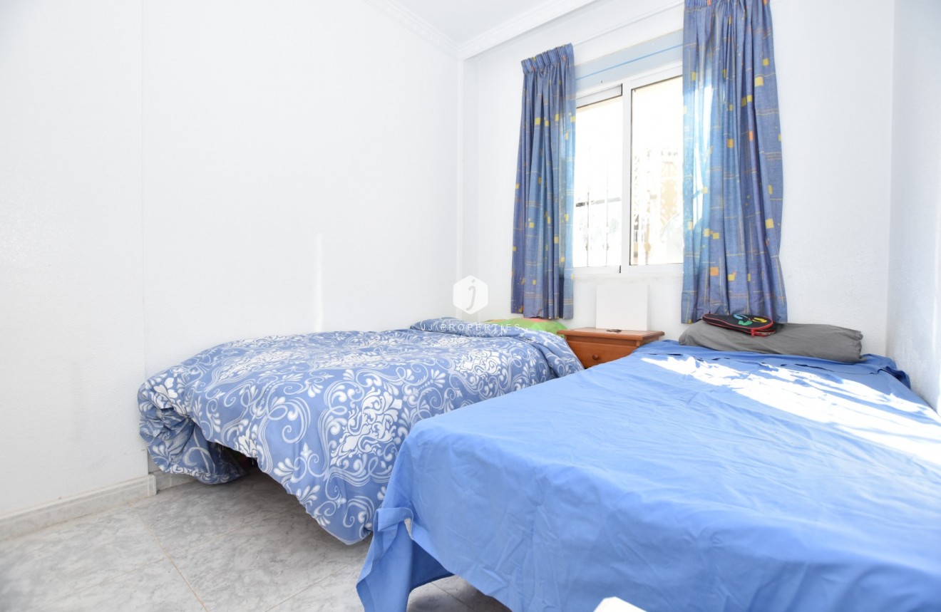 Z drugiej ręki - Szalet -
Algorfa - Inland