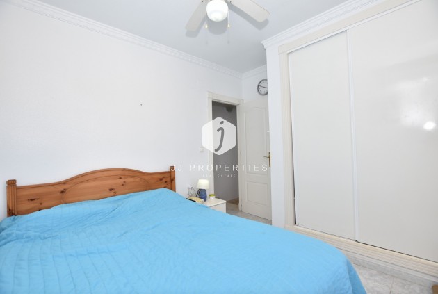 Z drugiej ręki - Szalet -
Algorfa - Inland