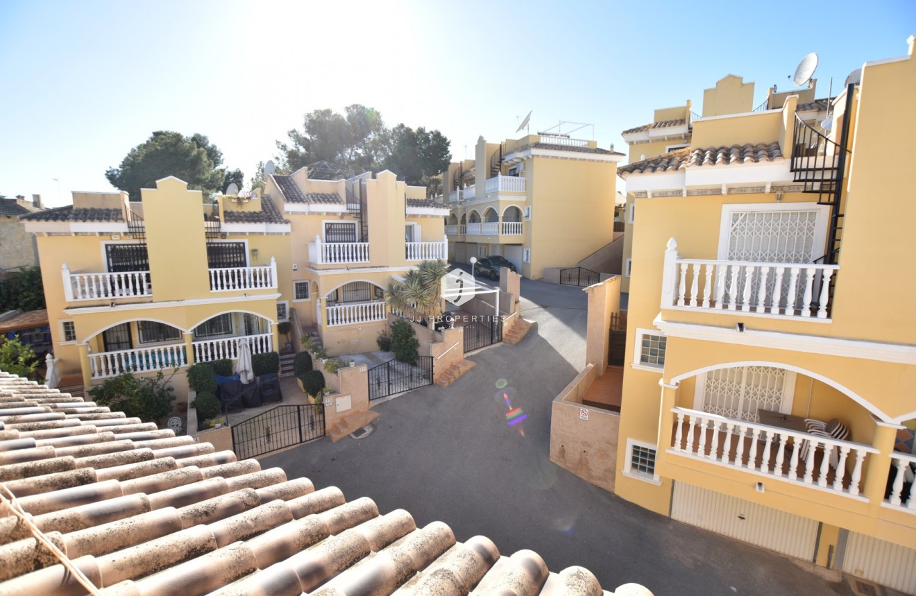 Z drugiej ręki - Szalet -
Algorfa - Inland