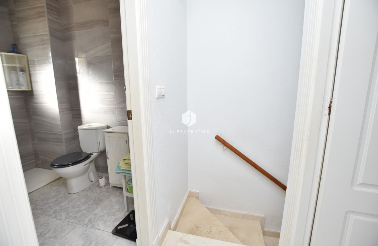 Z drugiej ręki - Szalet -
Algorfa - Inland