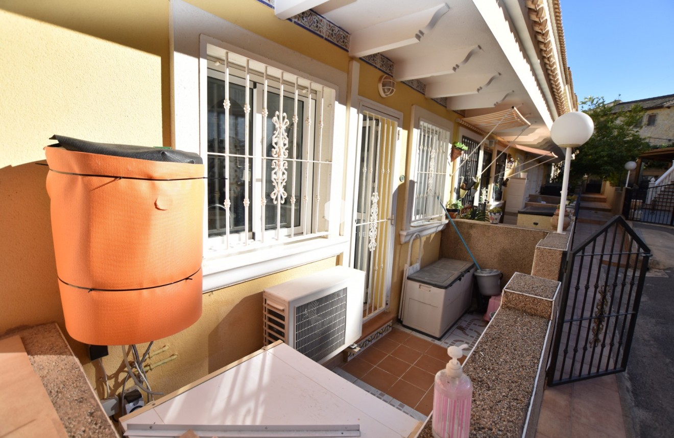 Z drugiej ręki - Szalet -
Algorfa - Inland