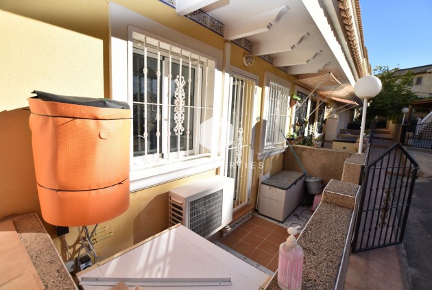 Z drugiej ręki - Szalet -
Algorfa - Inland