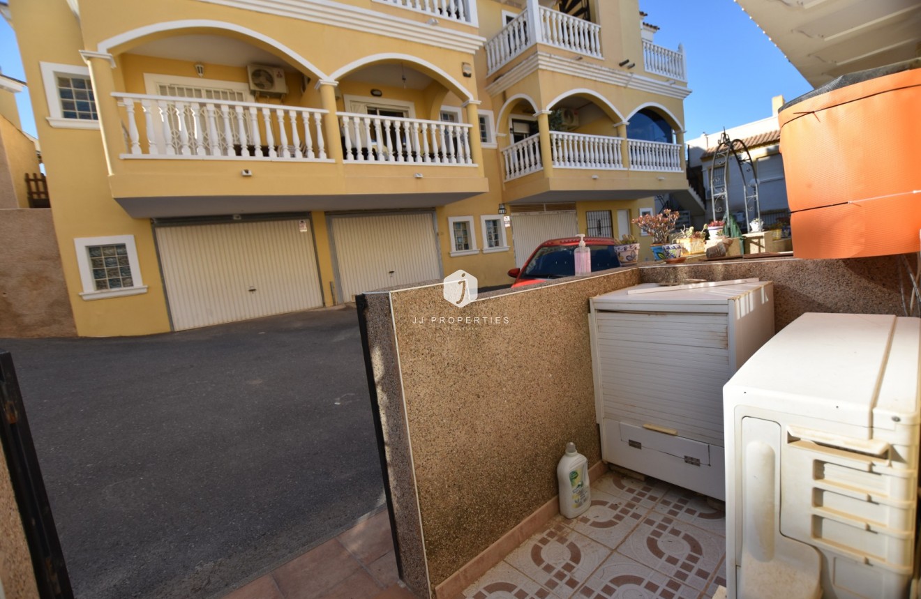 Z drugiej ręki - Szalet -
Algorfa - Inland