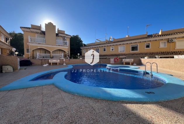 Z drugiej ręki - Szalet -
Algorfa - Inland