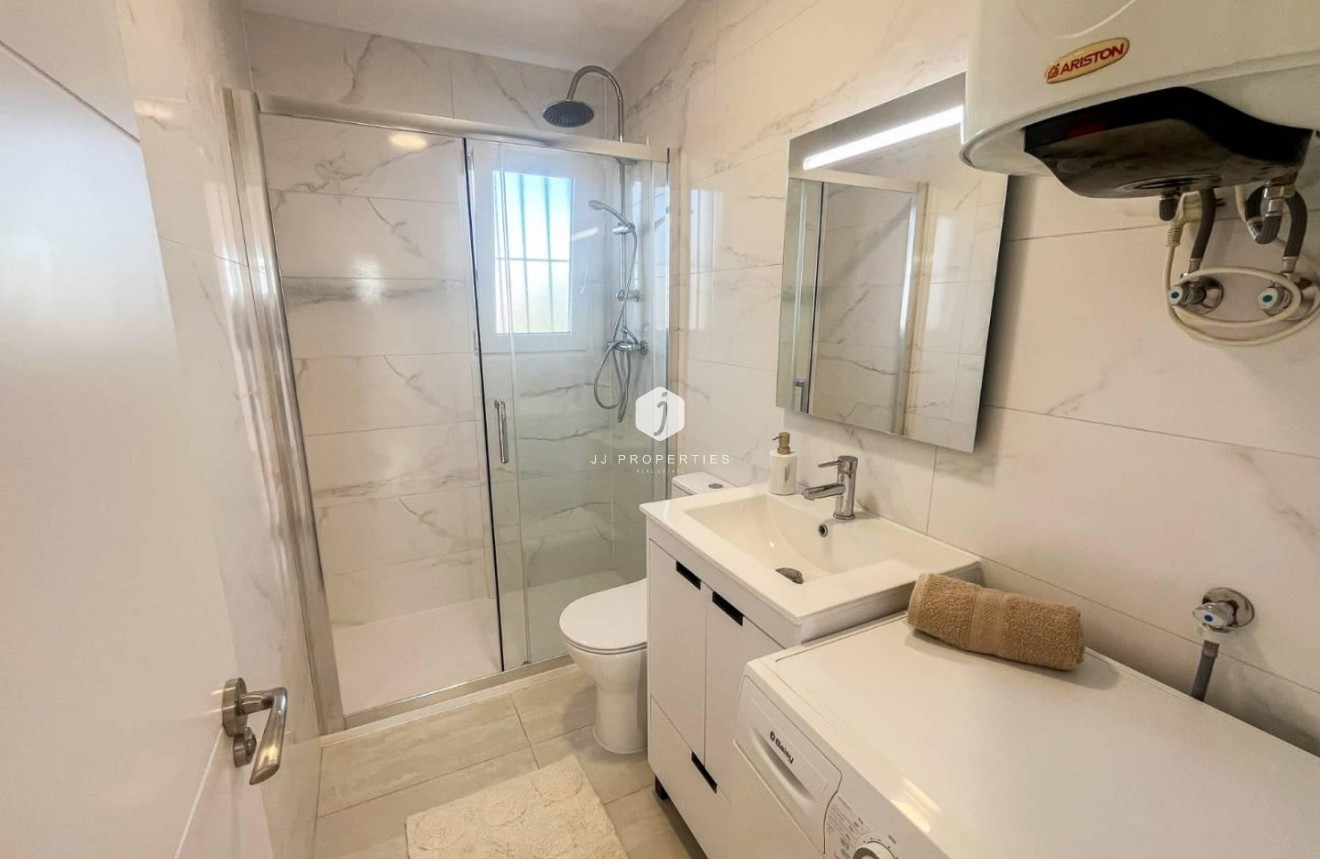 Z drugiej ręki - Mieszkanie w bloku -
Torrevieja - Costa Blanca